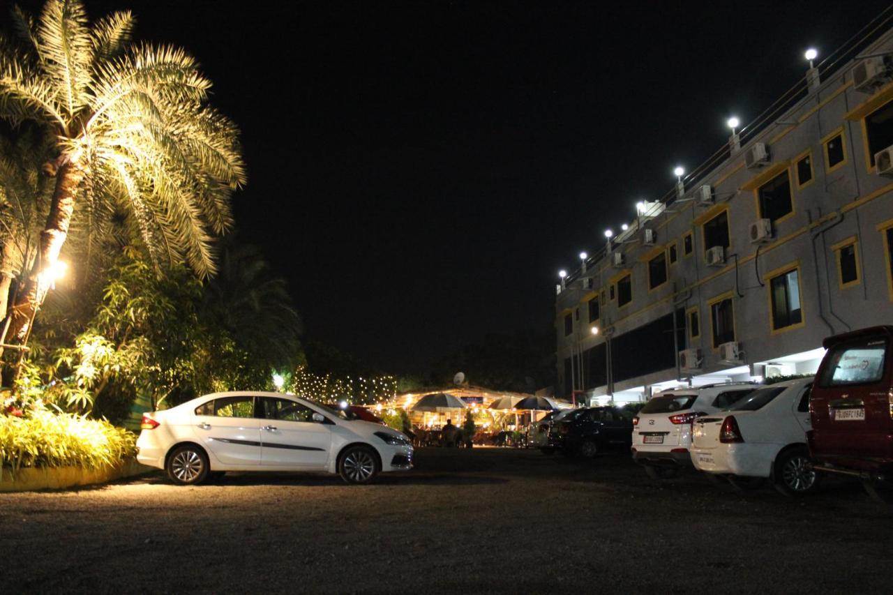 Hotel Silver Resort Daman Extérieur photo