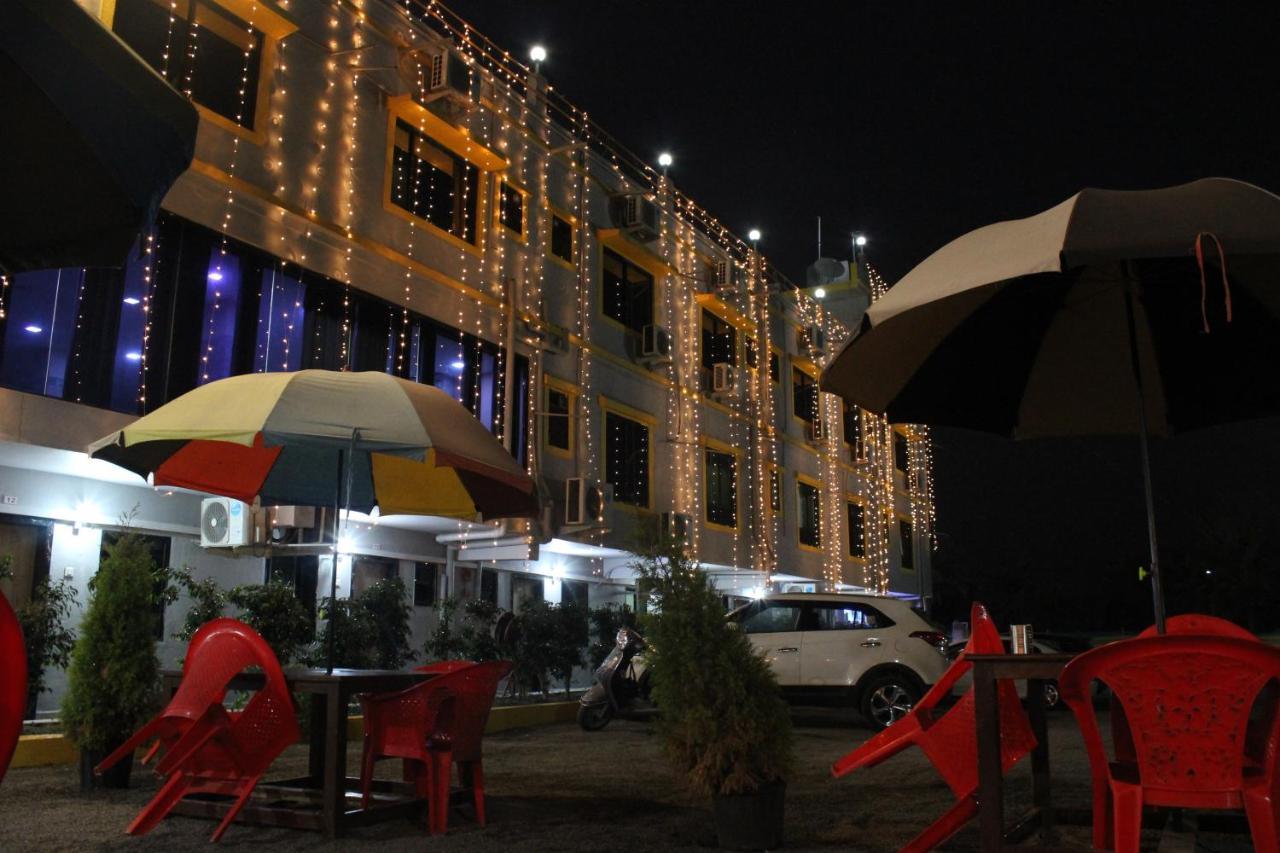 Hotel Silver Resort Daman Extérieur photo